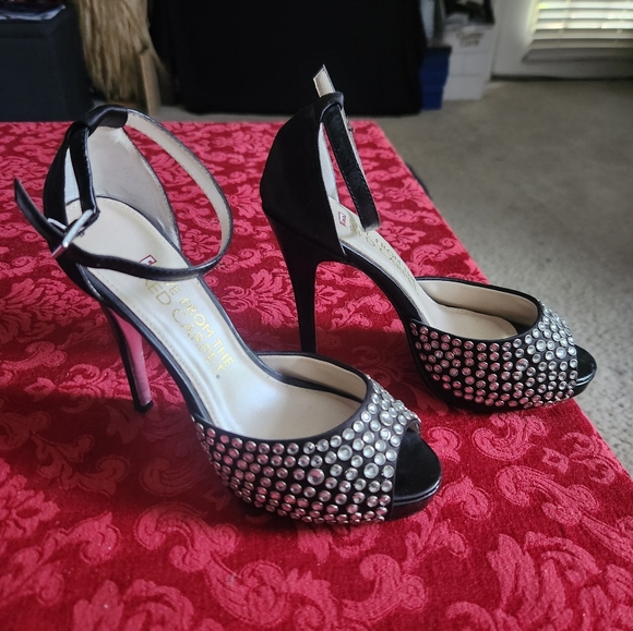 E live from the red carpet sparkly high heels - Picture 2 of 4